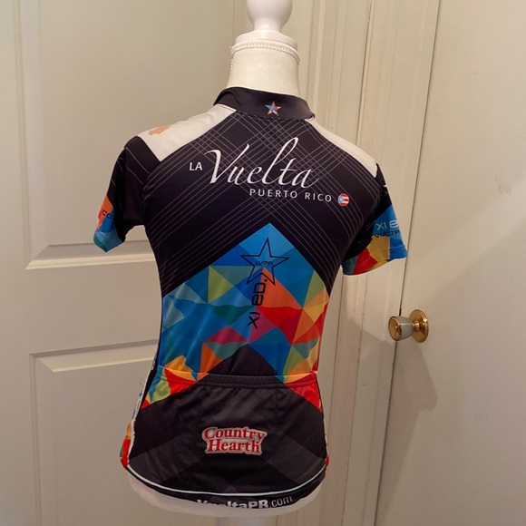 Biking jacket with pockets in the back. - Picture 2 of 3